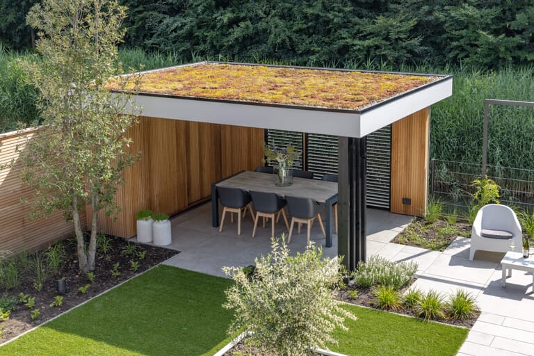 Overview veranda in tuin