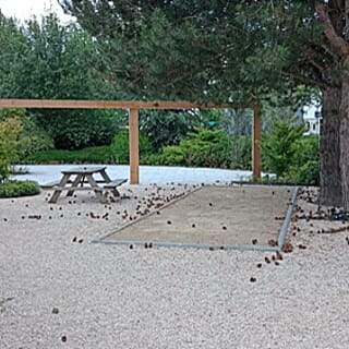 Biergarden, Jeu des boules baan en Osmanthus wolken