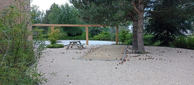 Biergarden, Jeu des boules baan en Osmanthus wolken