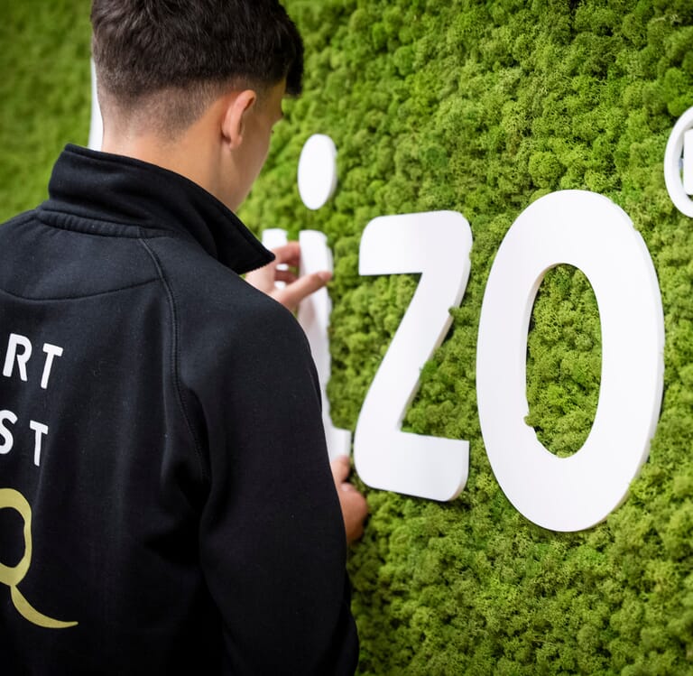 vizo_signing_moswand