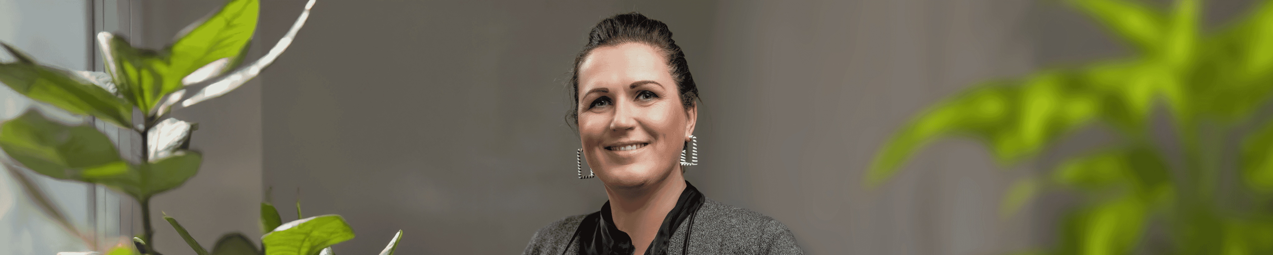 Een vrouw in een ruimte§