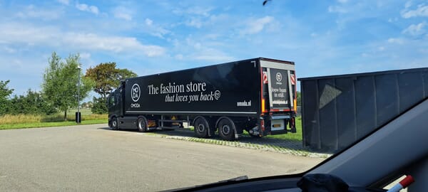 1_vrachtwagen_artestiq_signing_bedrijf_zeeland_bruinisse