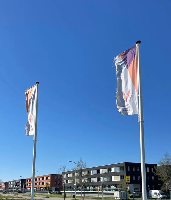 2_vlaggenmasten_artestiq_sign_bedrijf_bruinisse_zeeland