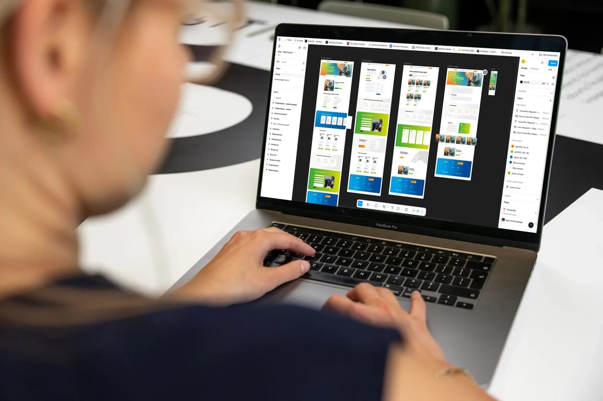 Een laptop met een programma