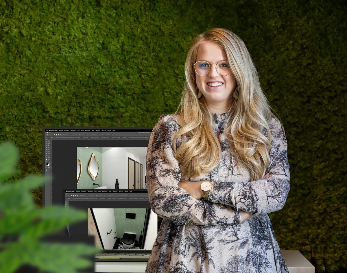 Een vrouw voor een bureau