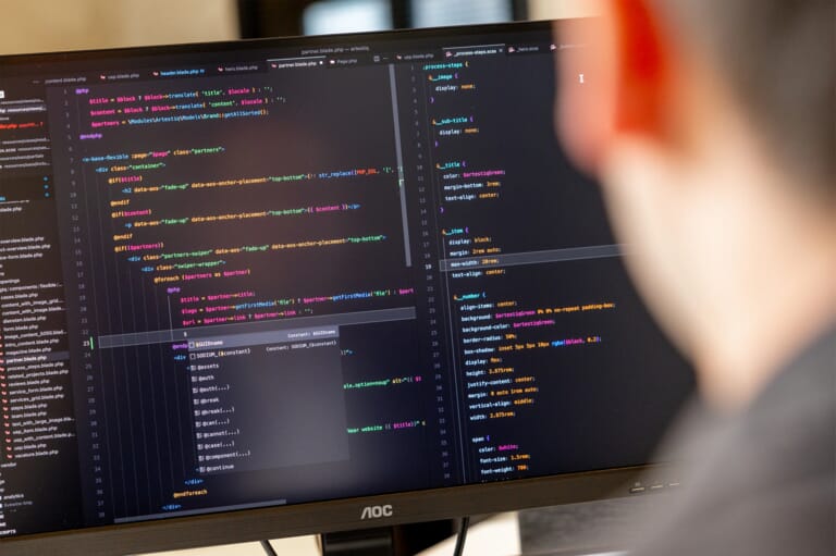 Een computerscherm met code