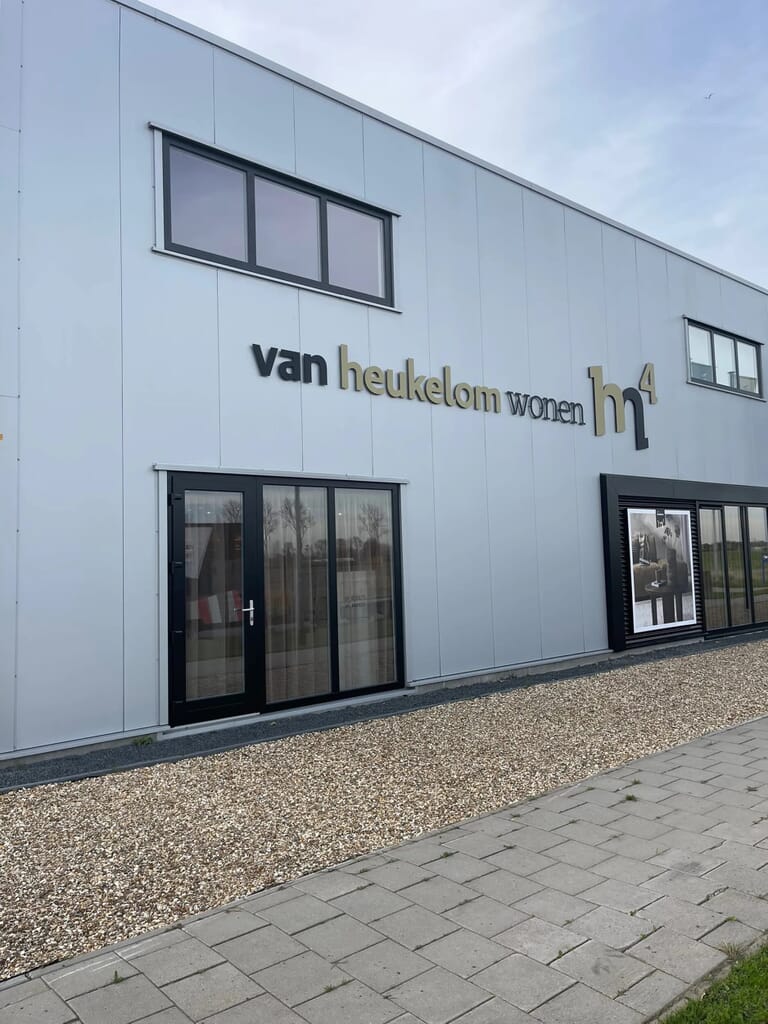 1_freesletters_artestiq_sign_bedrijf_bruinisse_zeeland