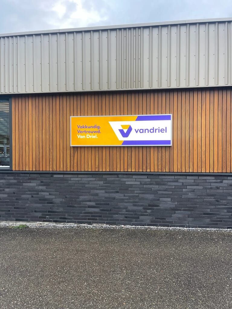 1_lichtbakken_artestiq_sign_bedrijf_bruinisse_zeeland