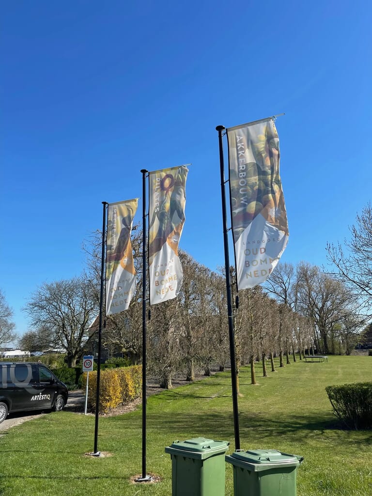 1_vlaggenmasten_artestiq_sign_bedrijf_bruinisse_zeeland