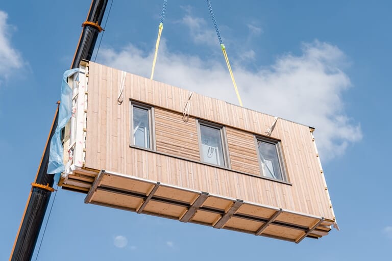 2022 Oprichting Schrijver Prefab Solutions In 2022 werd de dienstverlening van Bouwgroep Schrijver verder uitgebreid met de oprichting van Schrijver Prefab Solutions. Met een eigen team van zeven medewerkers worden houtskeletbouw gevel- en dakelementen geproduceerd, die toegepast worden in eigen projecten. Deze stap markeerde een belangrijke focus op innovatie en meer onafhankelijkheid binnen het bedrijf.
