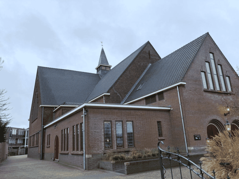 Dakrenovatie kerkgebouw Krabbendijke