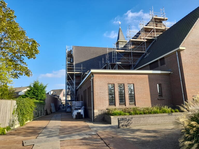 Dakrenovatie kerkgebouw Krabbendijke