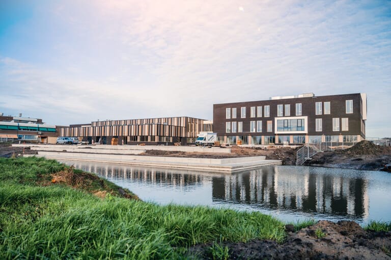 Artikel Industriebouw "Pontes Pieter Zeeman College Zierikzee"