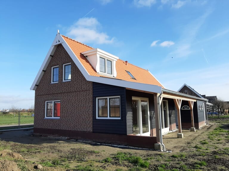 Oplevering boerderijwoning Oud-Vossemeer