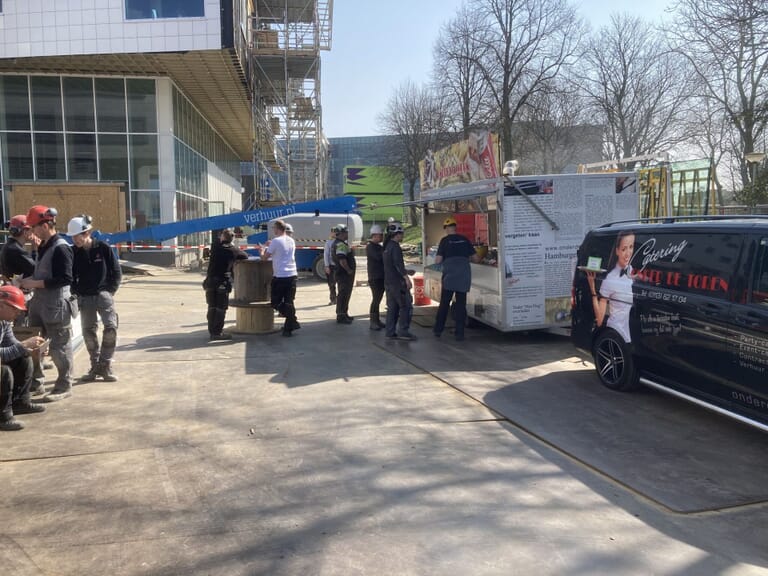 Snackwagen op de bouwplaats in Middelburg