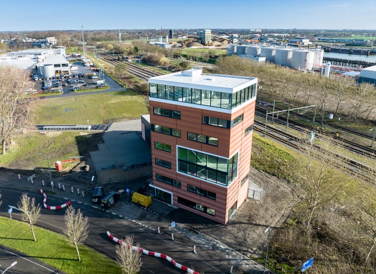 Oplevering kantoortoren en bedrijfsgebouwen "Scheldezicht" in Vlissingen