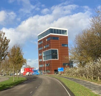 Oplevering kantoortoren en bedrijfsgebouwen "Scheldezicht" in Vlissingen