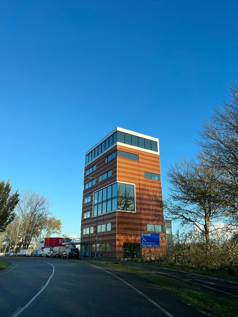 Oplevering kantoortoren en bedrijfsgebouwen "Scheldezicht" in Vlissingen