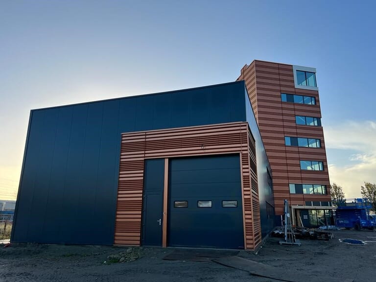 Oplevering kantoortoren en bedrijfsgebouwen "Scheldezicht" in Vlissingen