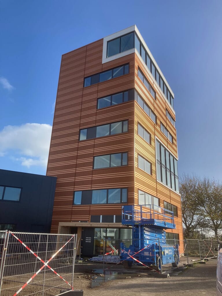 Oplevering kantoortoren en bedrijfsgebouwen "Scheldezicht" in Vlissingen