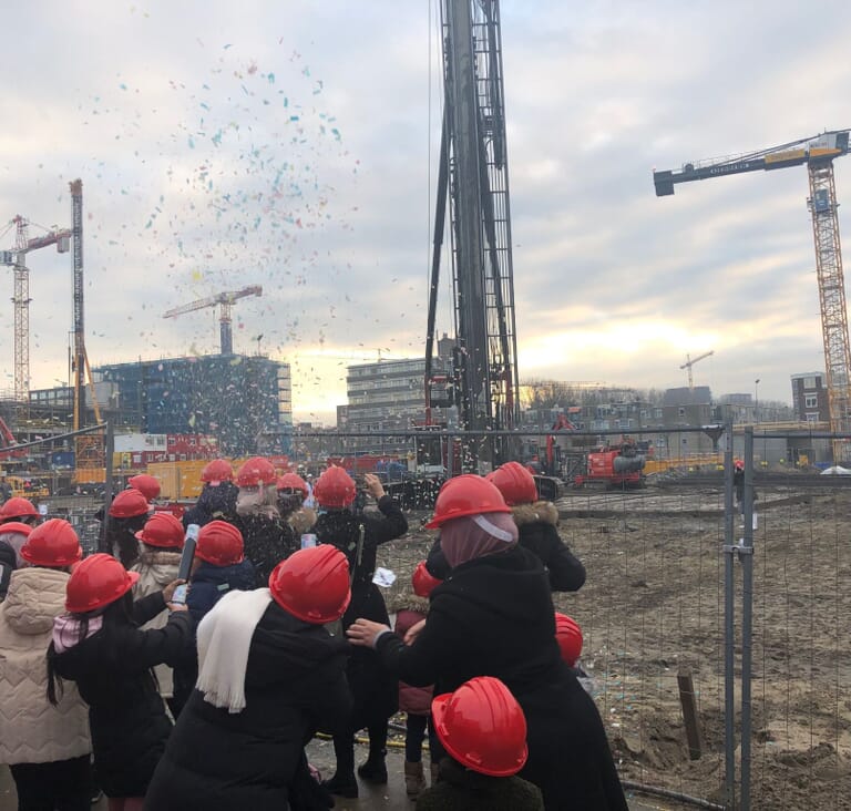 Officiële eerste paal geboord project "Nieuwbouw OBS Nelson Mandela"te Rotterdam