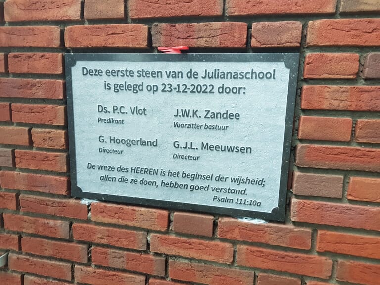 Eerste steenlegging Julianaschool Krabbendijke