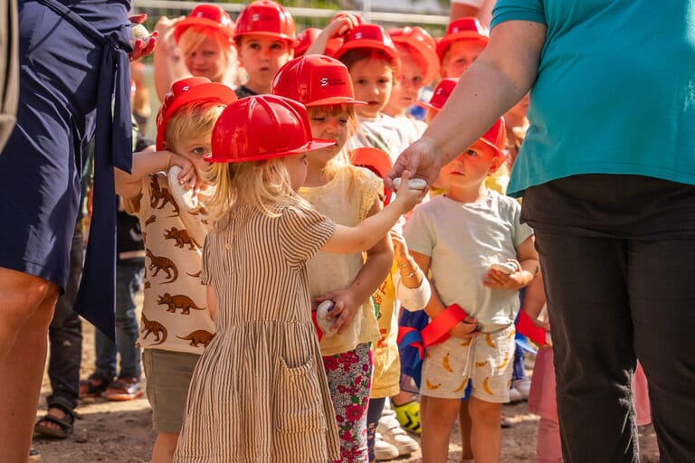Feestelijke stenen bij IKC de Steiger Terneuzen