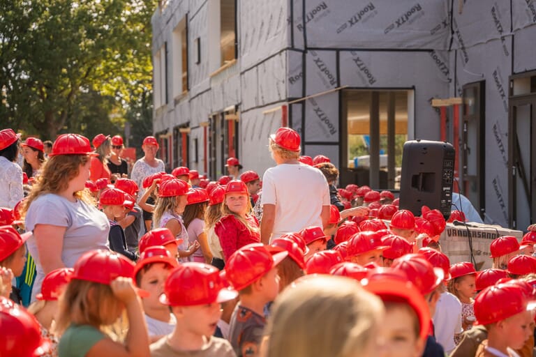 Feestelijke stenen bij IKC de Steiger Terneuzen