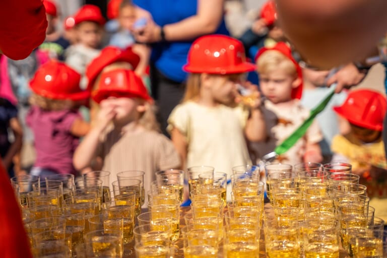 Feestelijke stenen bij IKC de Steiger Terneuzen