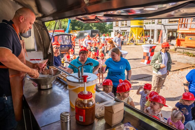Feestelijke stenen bij IKC de Steiger Terneuzen