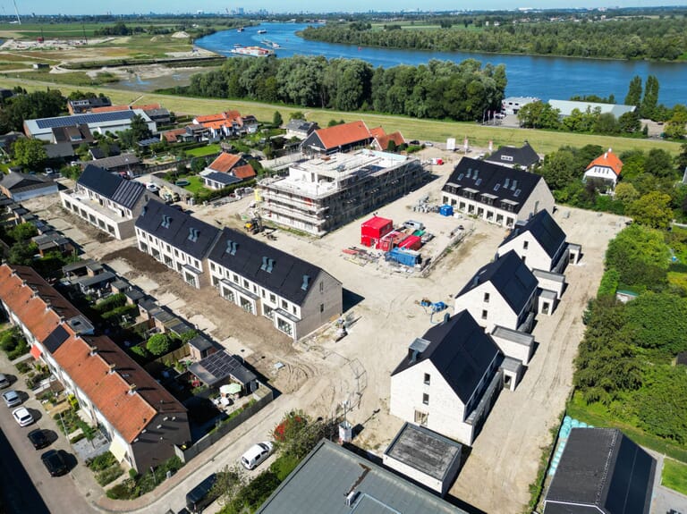 Nieuwbouw 58 woningen project "Wonen in Kruidhof" in Puttershoek