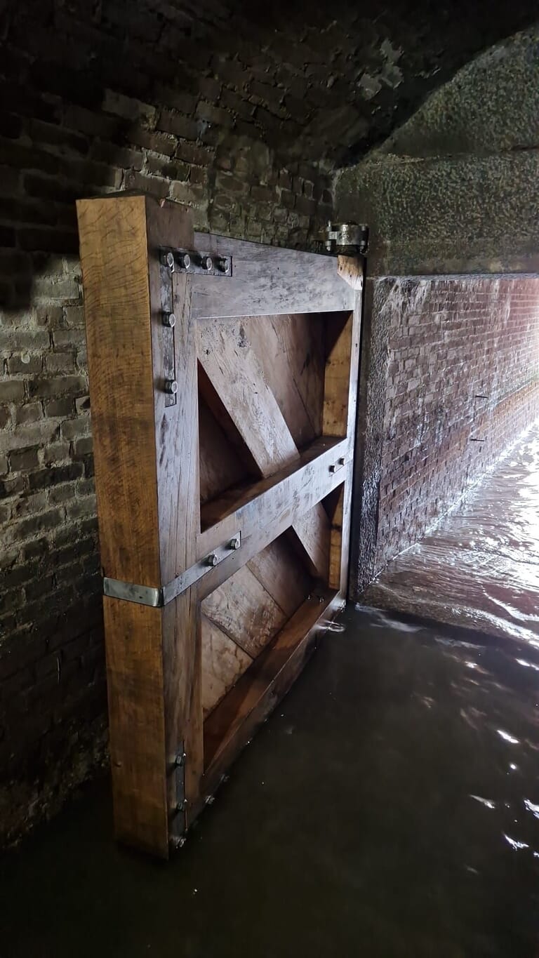 Restauratiewerkzaamheden oude sluis Stavenisse