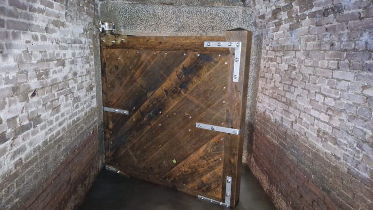 Restauratiewerkzaamheden oude sluis Stavenisse