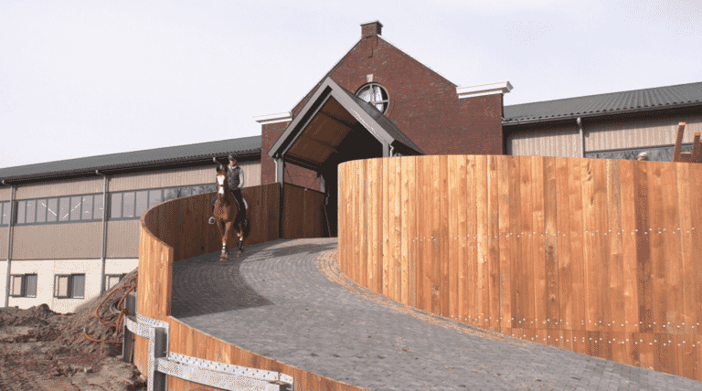 Nieuwbouw manege Wolfshoeve in Huijbergen