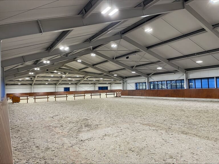 Nieuwbouw manege Wolfshoeve in Huijbergen