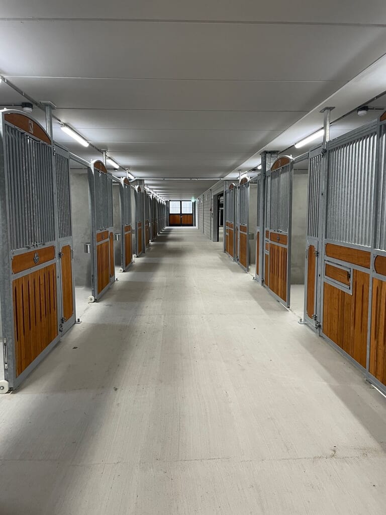 Nieuwbouw manege Wolfshoeve in Huijbergen