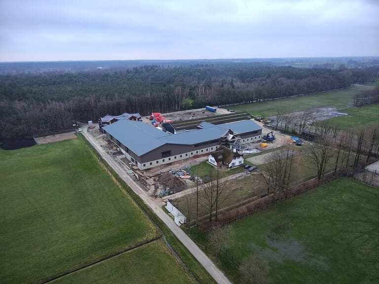 Nieuwbouw manege Wolfshoeve in Huijbergen