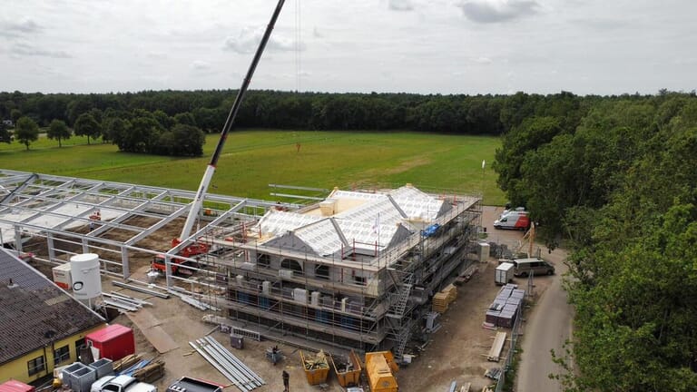 Nieuwbouw manege Wolfshoeve in Huijbergen