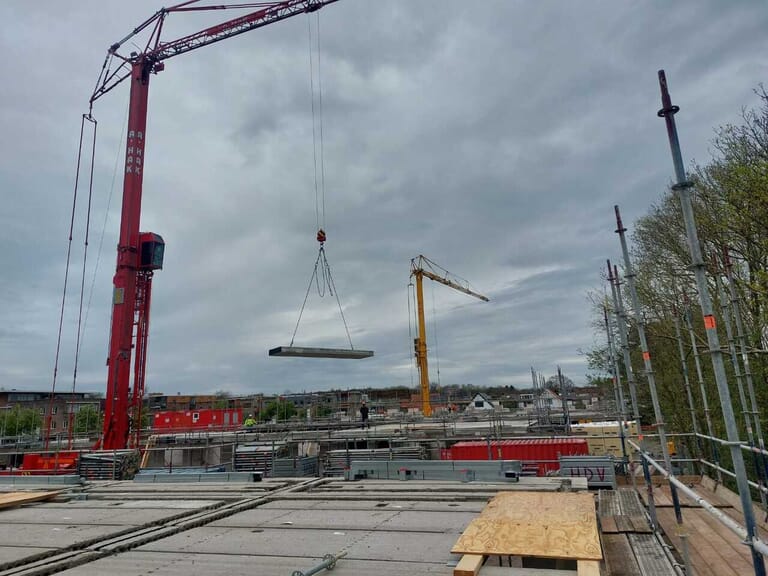 Vloeren leggen 42 NOM woningen Oostvoorne
