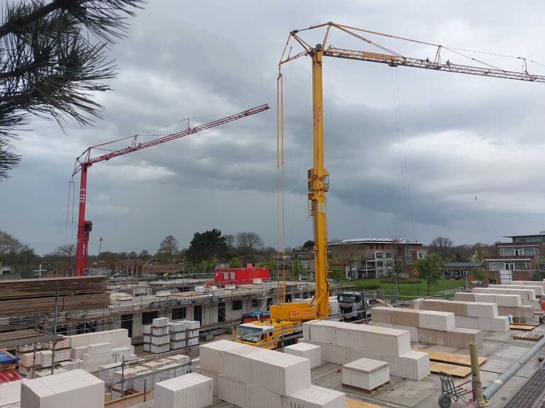 Vloeren leggen 42 NOM woningen Oostvoorne