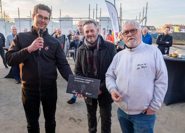 Feestelijk eerste steenlegging Crocuslaan