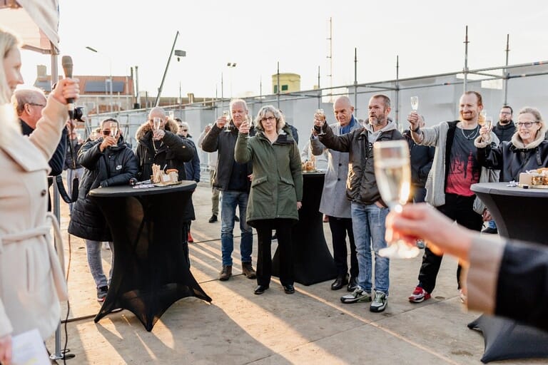 Feestelijk eerste steenlegging Crocuslaan