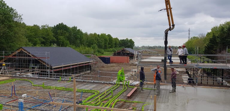 Landhuis met bijgebouwen Numansdorp
