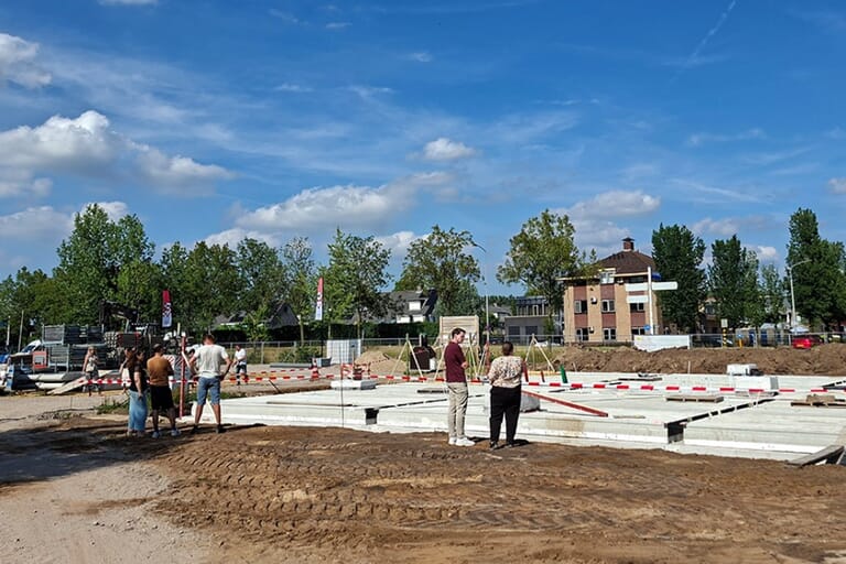 De bouw van "De Valkse Weide" in Barneveld is officieel van start.