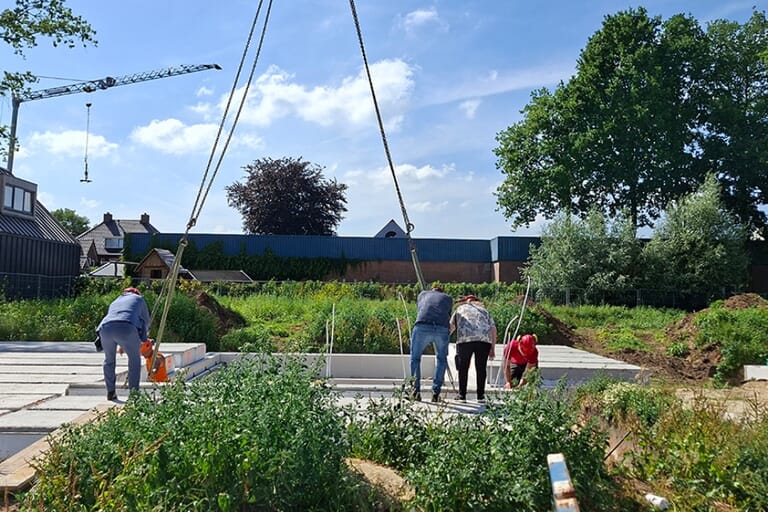 De bouw van "De Valkse Weide" in Barneveld is officieel van start.
