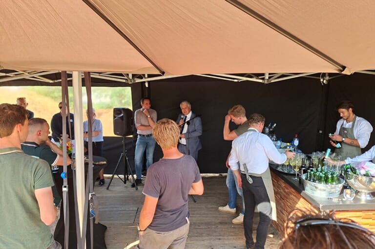 De bouw van "De Valkse Weide" in Barneveld is officieel van start.