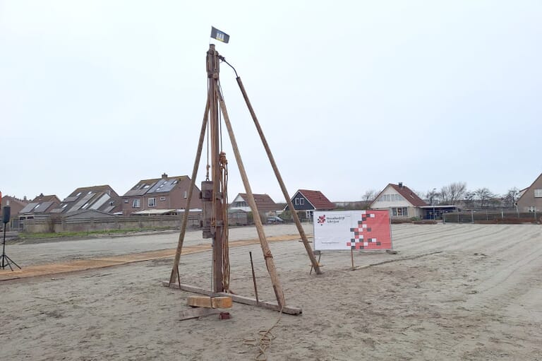 Op een heel bijzondere manier is de eerste paal geslagen voor het nieuwe MFA in Westkapelle