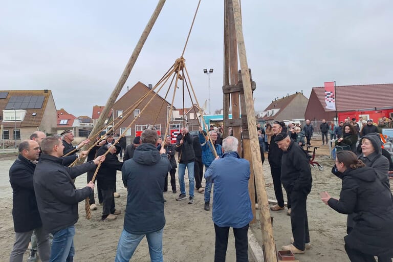 Op een heel bijzondere manier is de eerste paal geslagen voor het nieuwe MFA in Westkapelle