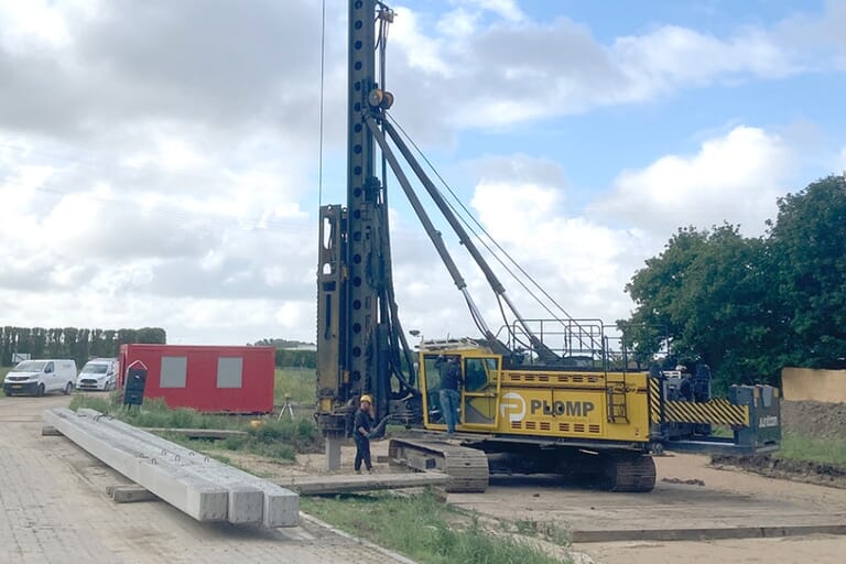 De eerste palen gaan de grond in!