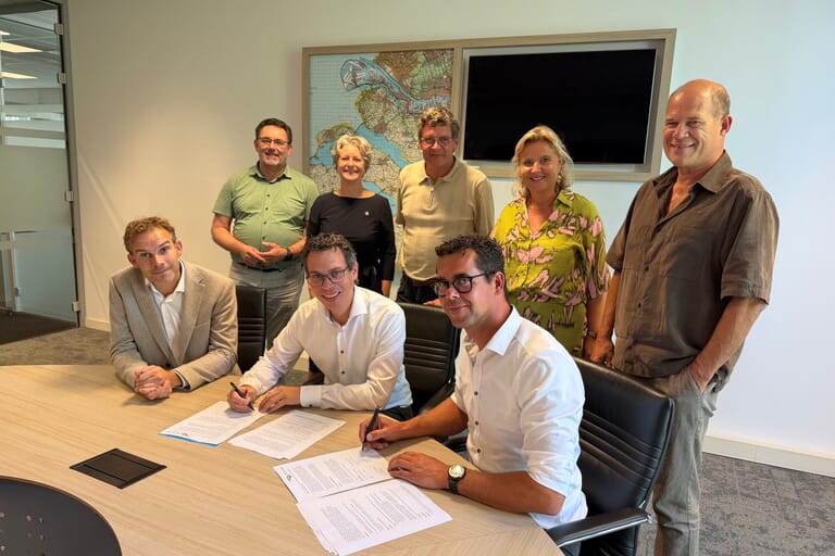 Officieel moment voor het ondertekenen van een mooie samenwerking!